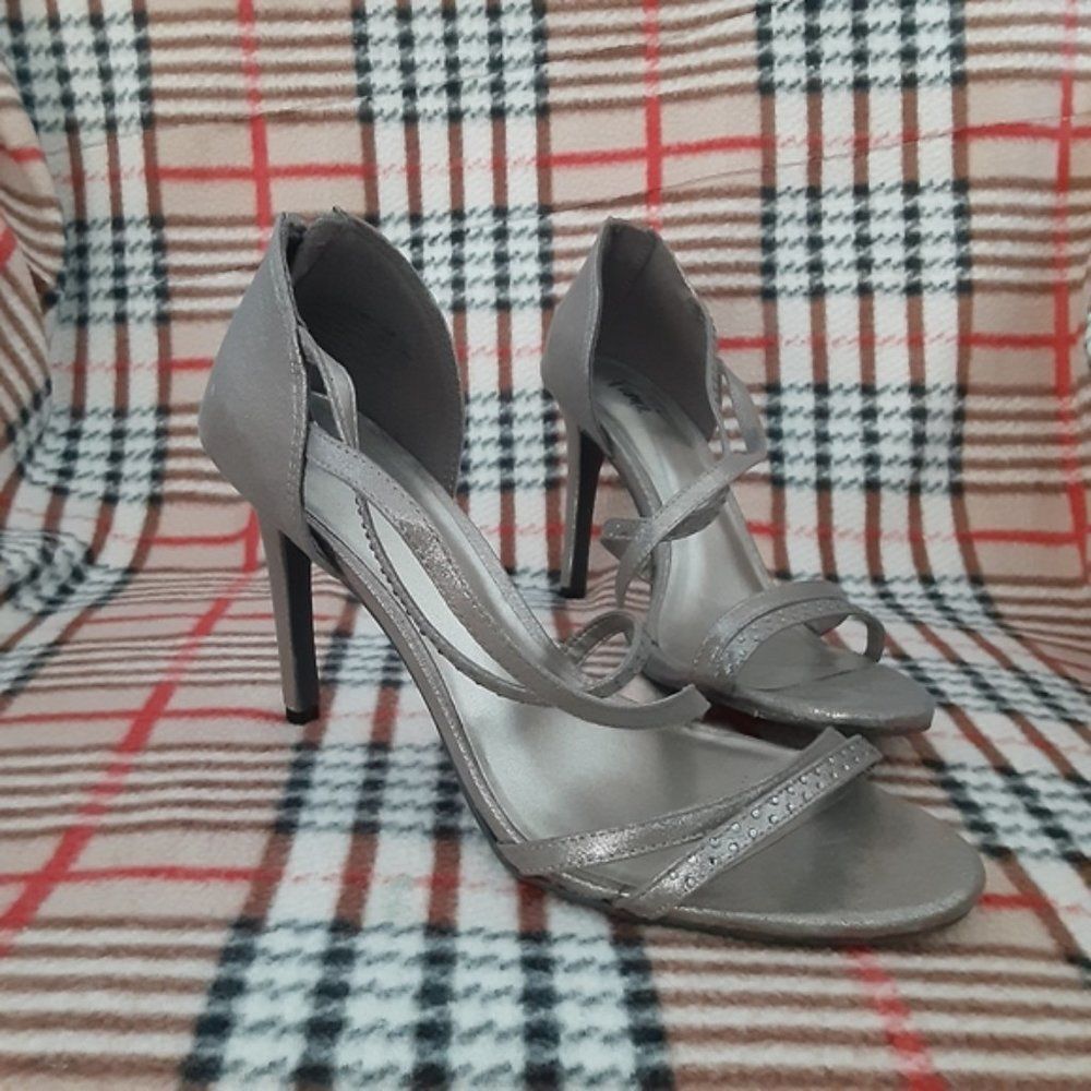 Fioni Metallic Silver Strappy Heels Size 7.5